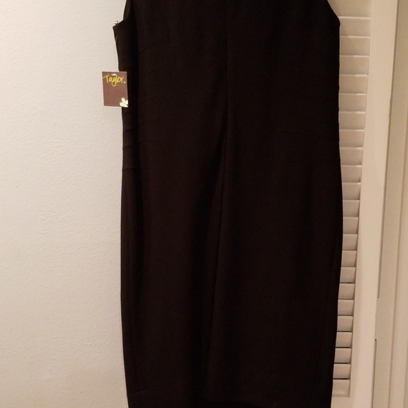 Dress - Picture 7 of 8